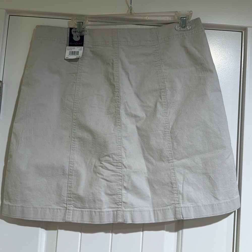 Gloria Vanderbilt Beige Cargo Skort - Picture 2 of 3